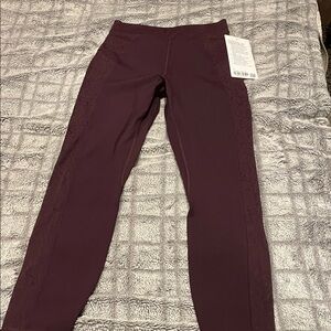 Lululemon paisley sheer lace size 4, 25inseam